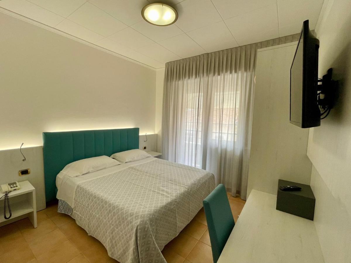 Hotel Corallo Fano Buitenkant foto