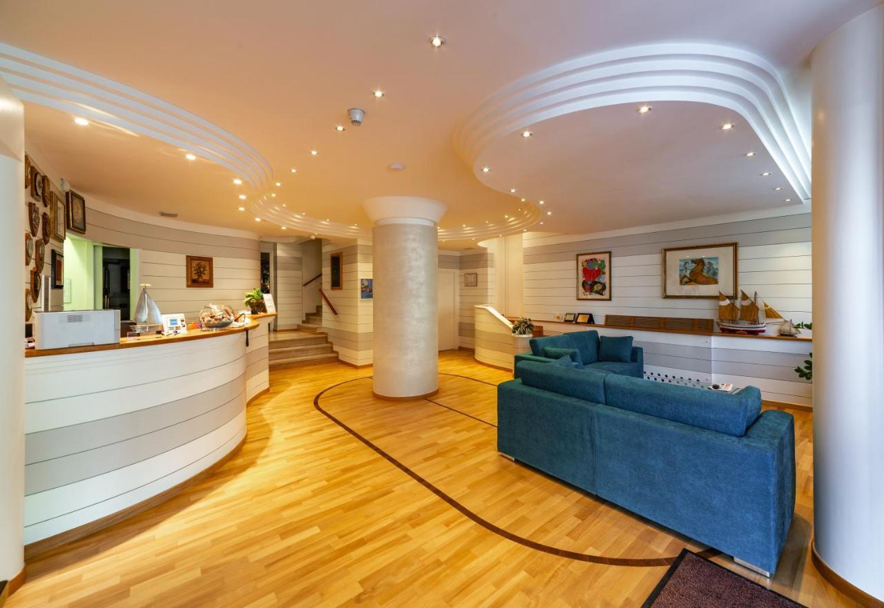 Hotel Corallo Fano Buitenkant foto